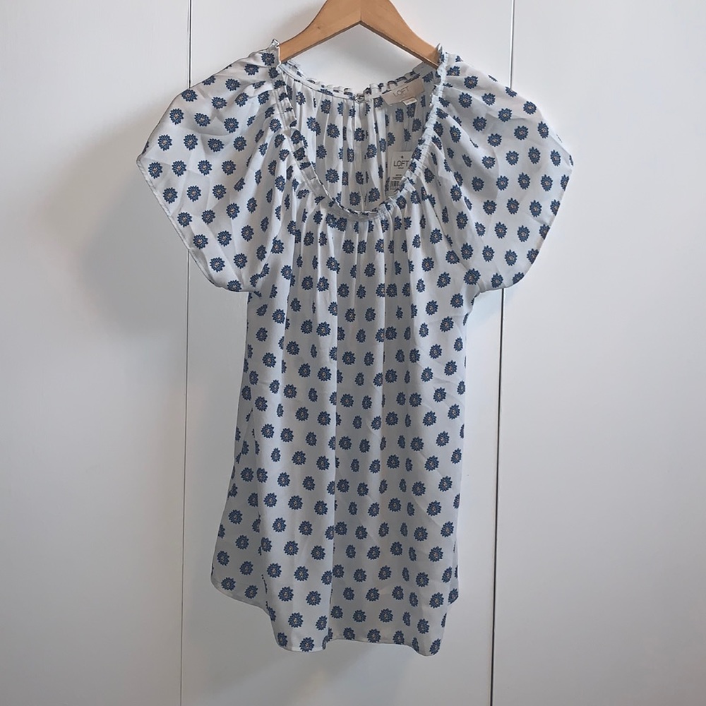 NWT LOFT PETITE FLORAL BLOUSE